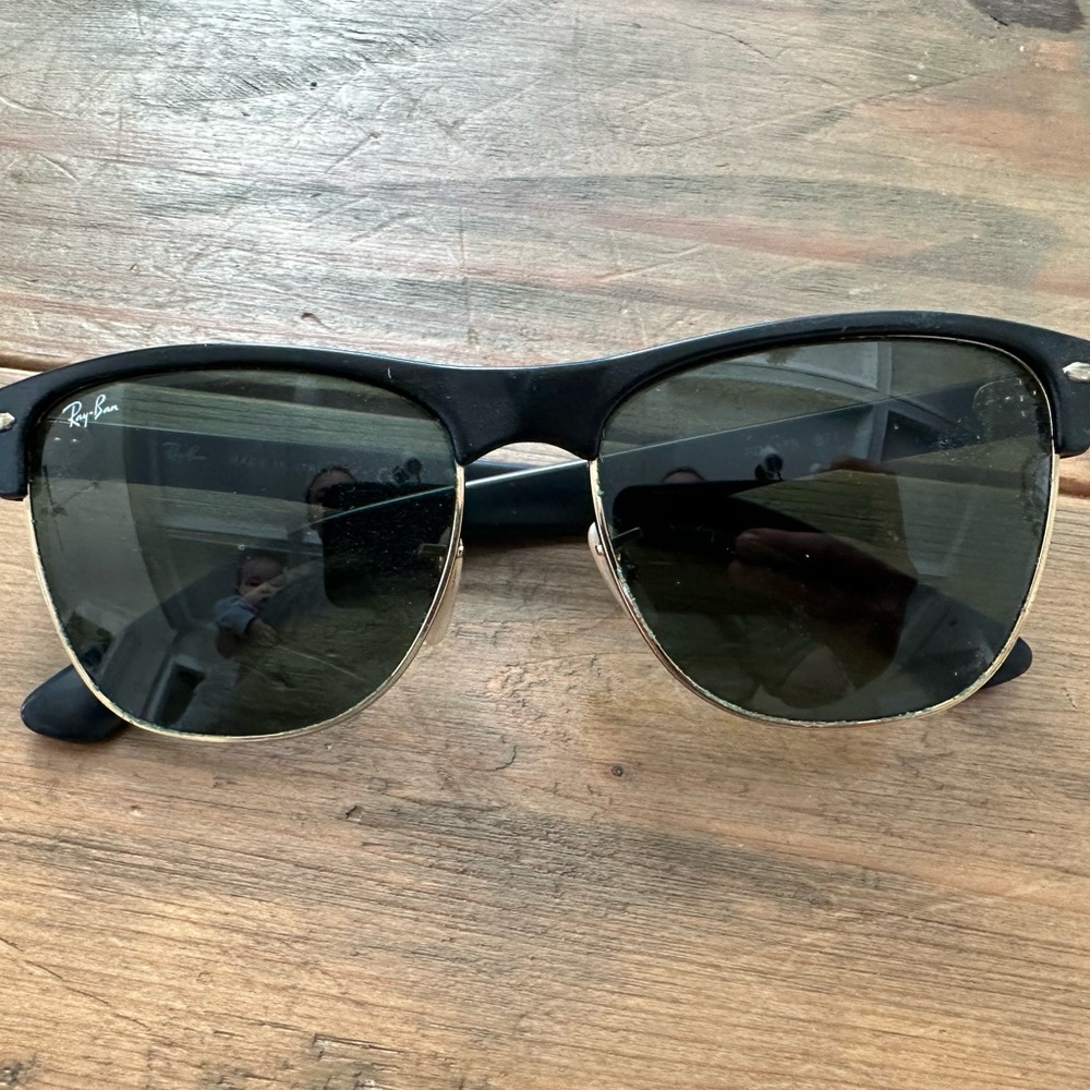 Black and gold ray bans